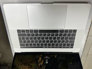 01-200275947: Apple macbook pro/a1990/ core i7 2,2ghz/ ram16gb/ ssd256gb/ amd pro 555x 4gb/ retina, touch bar