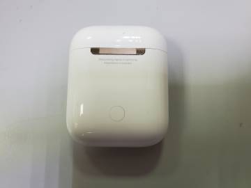 01-200097559: Apple airpods 2nd generation with charging case