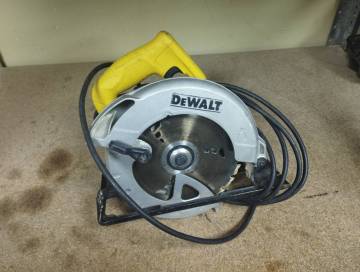 01-200234968: Dewalt dwe560