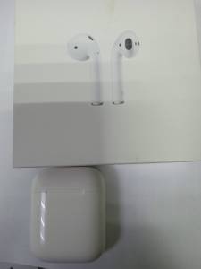 01-200065781: Apple airpods 2nd generation with charging case
