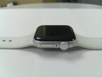 01-200211627: Apple watch se 2 gps 40mm aluminum case with sport