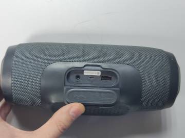 01-200211570: Jbl charge essential