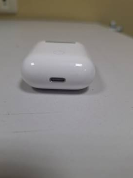 01-200229400: Apple airpods 2nd generation with charging case