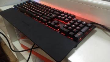 01-200249003: Steelseries apex pro