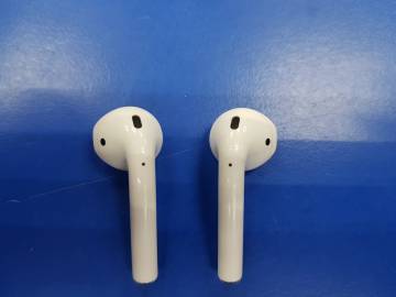 01-200247837: Apple airpods 2nd generation with charging case