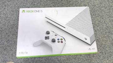 01-200112775: Xbox360 one s 1000gb