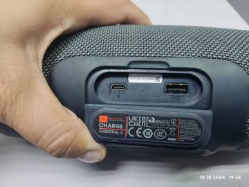 01-200292485: Jbl charge essential 2