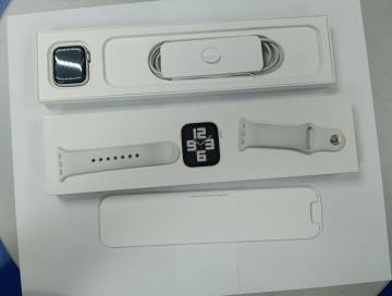 01-200211627: Apple watch se 2 gps 40mm aluminum case with sport