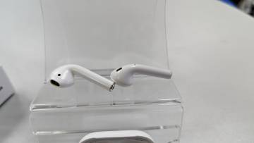 01-200193491: Apple airpods 2nd generation with charging case