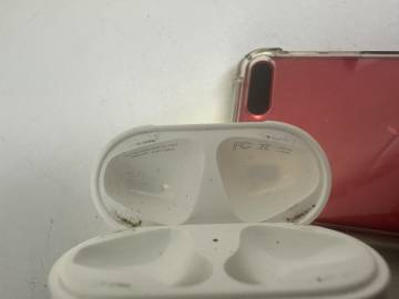 01-200137982: Apple airpods 2nd generation with charging case