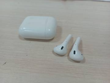 01-200169077: Apple airpods 2nd generation with charging case