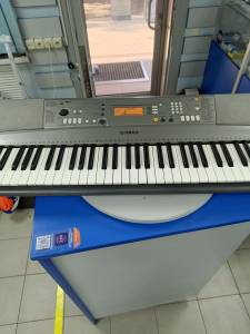 01-200165399: Yamaha psr-r300