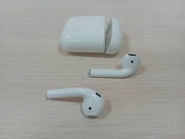 01-200169077: Apple airpods 2nd generation with charging case