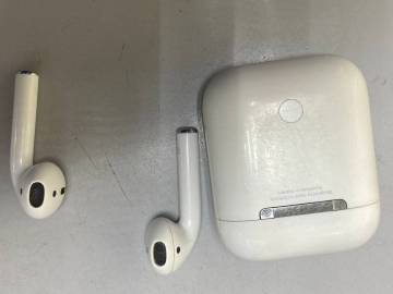 01-200289198: Apple airpods 2nd generation with charging case