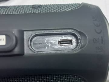 01-200211544: Jbl flip essential 2