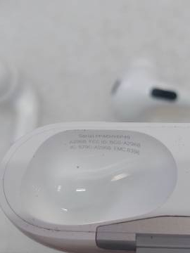 01-200275217: Apple airpods pro 2nd generation with magsafe charging case usb-c