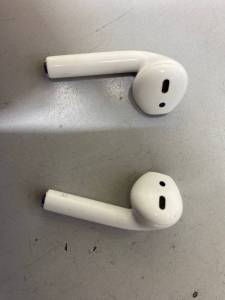 01-200289198: Apple airpods 2nd generation with charging case