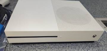 01-200295405: Microsoft xbox one s 1tb