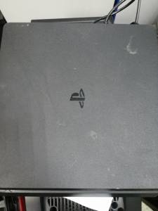 01-200140002: Sony playstation 4 slim 1tb