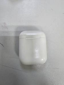 01-200176555: Apple airpods 2nd generation with charging case