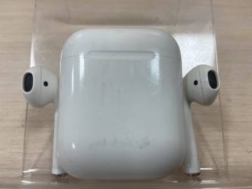 01-200066740: Apple airpods 2nd generation with charging case