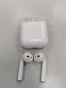 01-200207200: Apple airpods 2nd generation with charging case