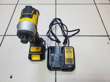 01-200210604: Dewalt dcf809