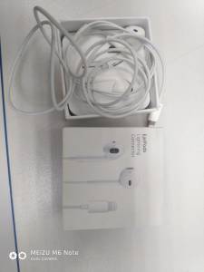 01-200239753: Apple earpods with lightning connector