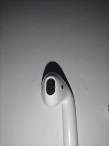 01-200263664: Apple airpods 2nd generation with charging case