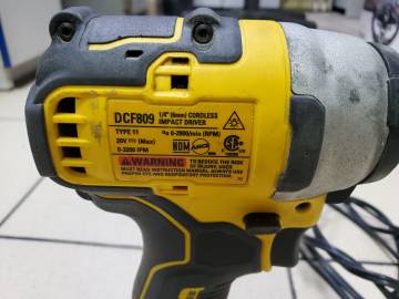 01-200210604: Dewalt dcf809