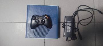 01-200204954: Microsoft xbox360 e 1tb