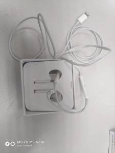 01-200239753: Apple earpods with lightning connector