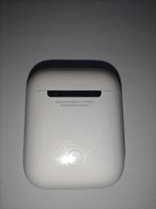 01-200263664: Apple airpods 2nd generation with charging case