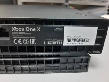 01-200296885: Microsoft xbox one x 1tb