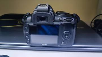 01-200061977: Nikon d3000 nikon af-s dx nikkor 18-55mm f/3.5-5.6g vr ii