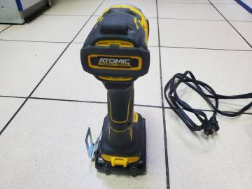 01-200210604: Dewalt dcf809