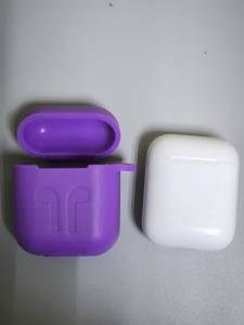 01-200308782: Apple airpods 2nd generation with charging case