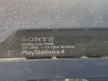 01-200101221: Sony playstation 4 pro 1tb