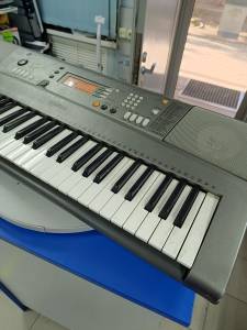 01-200165399: Yamaha psr-r300