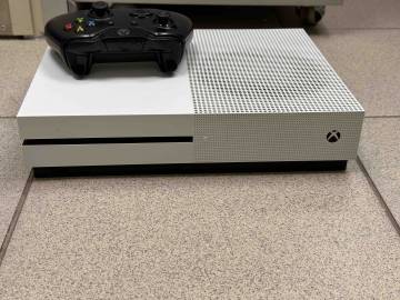 01-200279198: Microsoft xbox one s 500gb