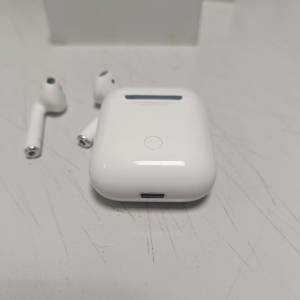 01-200276401: Apple airpods 2nd generation with charging case