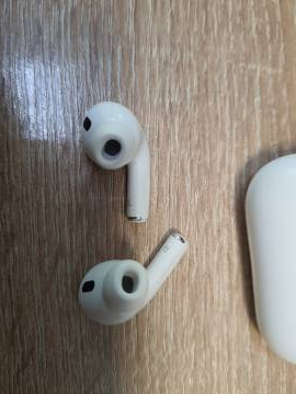 01-200189698: Apple airpods pro 2nd generation