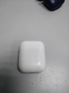 01-200149810: Apple airpods 2nd generation with charging case
