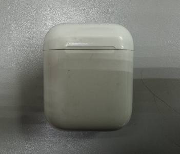 01-200205467: Apple airpods 2nd generation with charging case