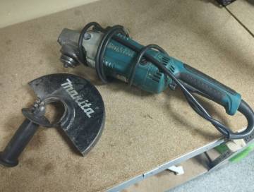 01-200244335: Makita ga9020s