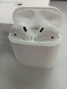 01-200266897: Apple airpods 2nd generation with charging case