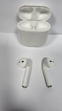 01-200036978: Apple airpods with wireless charging case