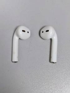 01-200246078: Apple airpods 2nd generation with charging case