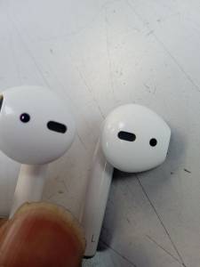 01-19340254: Apple airpods with charging case