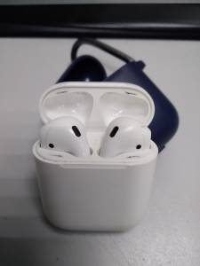 01-200149810: Apple airpods 2nd generation with charging case